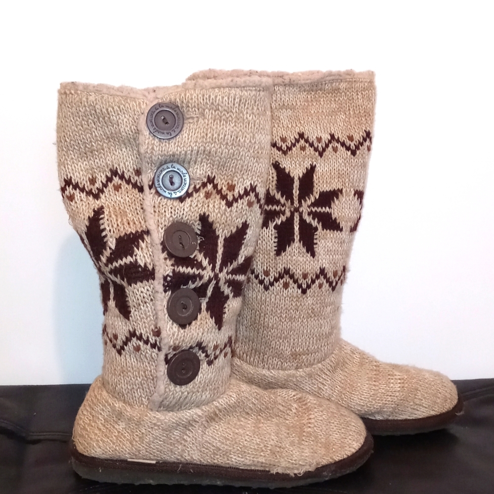 Mukluks sock boots size 9